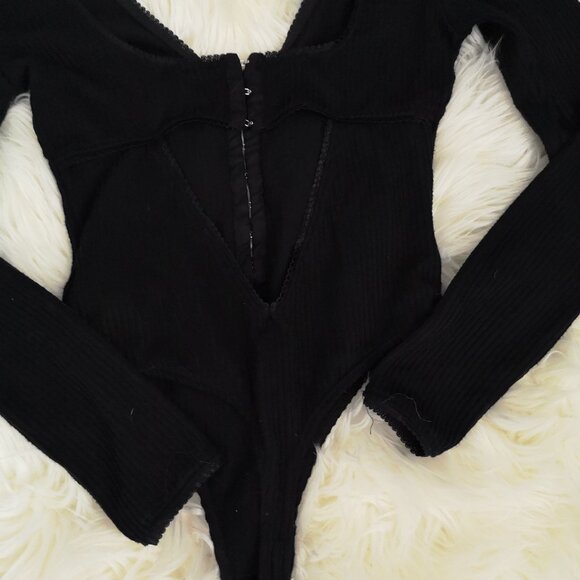 Urban Outfitters Hook & Eye Bodysuit in Black - Size S - Picture 4 of 6
